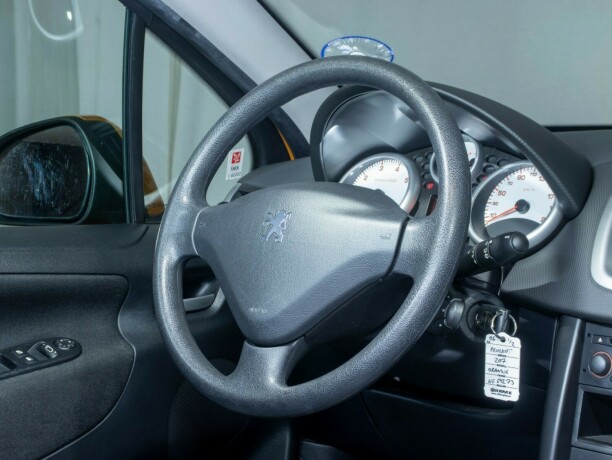 peugeot-207-bensin-2006-big-15