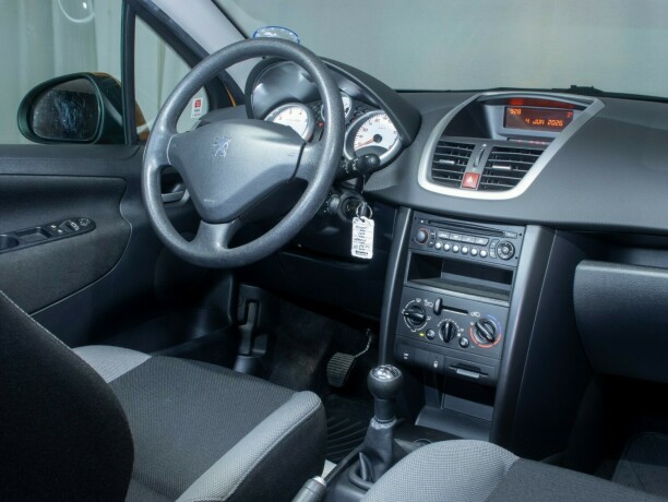 peugeot-207-bensin-2006-big-17