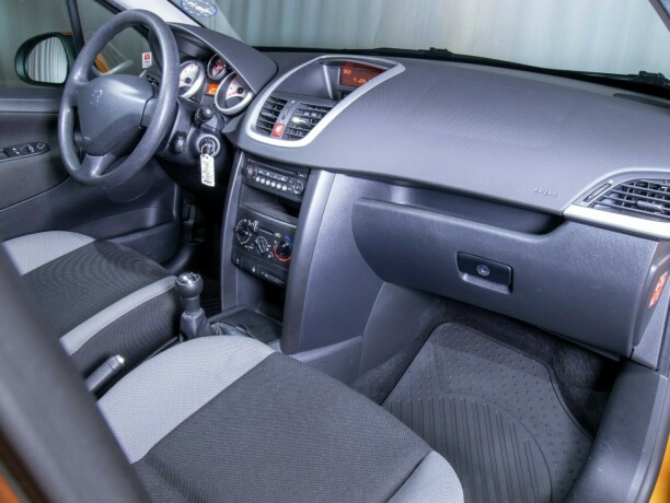 peugeot-207-bensin-2006-big-39