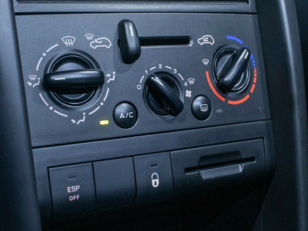 peugeot-207-bensin-2006-big-28