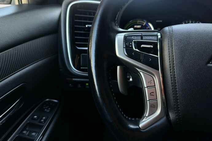 mitsubishi-outlander-elektrisitetbensin-2019-big-18