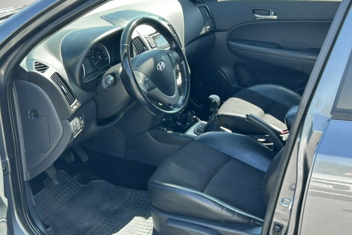 hyundai-i30-diesel-2010-big-9