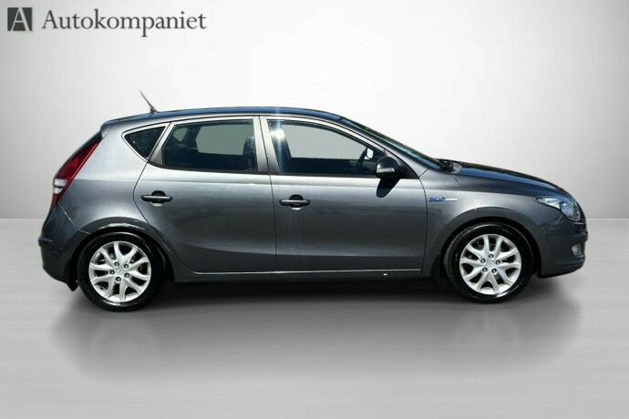 hyundai-i30-diesel-2010-big-6