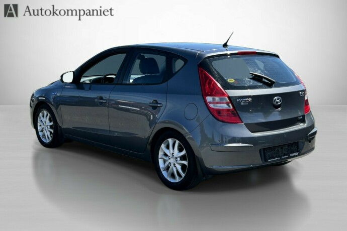 hyundai-i30-diesel-2010-big-5