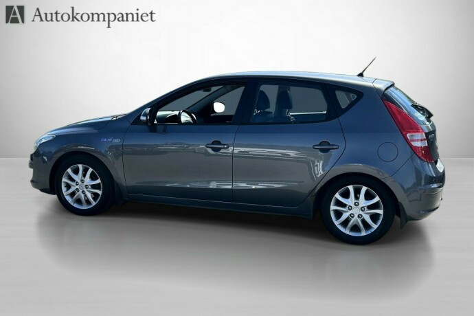 hyundai-i30-diesel-2010-big-1