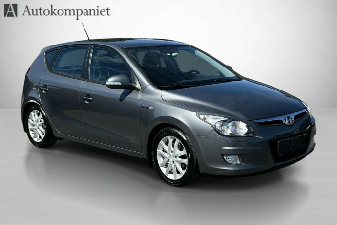 hyundai-i30-diesel-2010-big-3