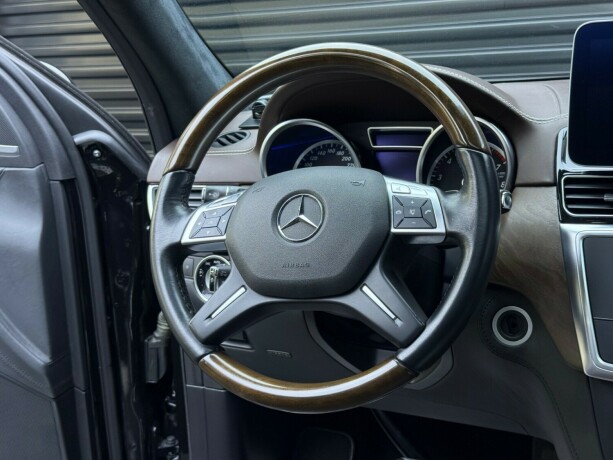 mercedes-benz-gl-bensin-2013-big-12