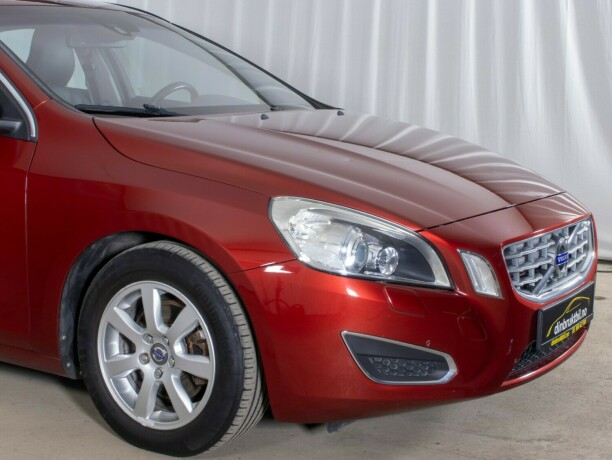 volvo-v60-diesel-2011-big-3