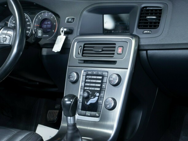 volvo-v60-diesel-2011-big-16
