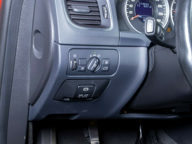 volvo-v60-diesel-2011-big-21