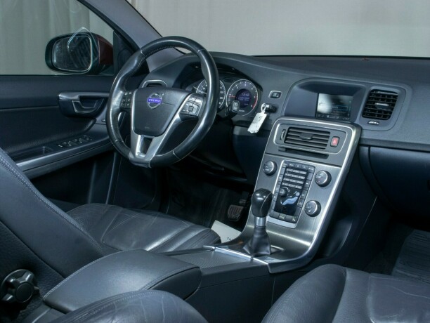 volvo-v60-diesel-2011-big-17
