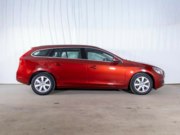 volvo-v60-diesel-2011-big-5