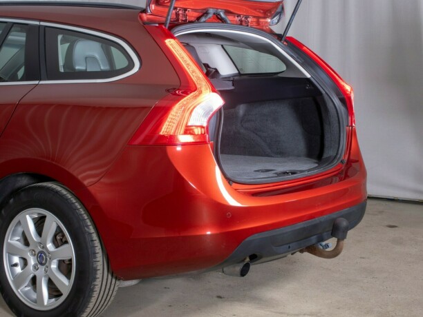 volvo-v60-diesel-2011-big-9