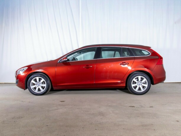 volvo-v60-diesel-2011-big-4