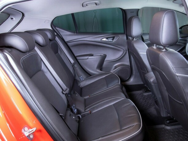 opel-astra-bensin-2015-big-47