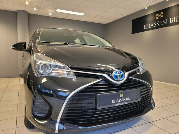 toyota-yaris-elektrisitetbensin-2015-big-8