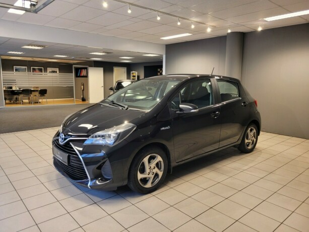 toyota-yaris-elektrisitetbensin-2015-big-7