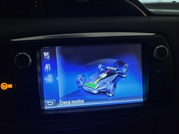 toyota-yaris-elektrisitetbensin-2015-big-25