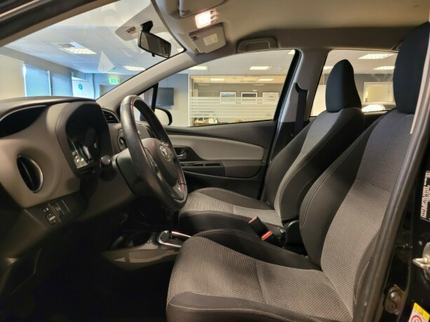 toyota-yaris-elektrisitetbensin-2015-big-18