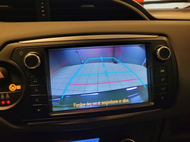 toyota-yaris-elektrisitetbensin-2015-big-22