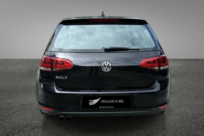 volkswagen-golf-bensin-2015-big-5