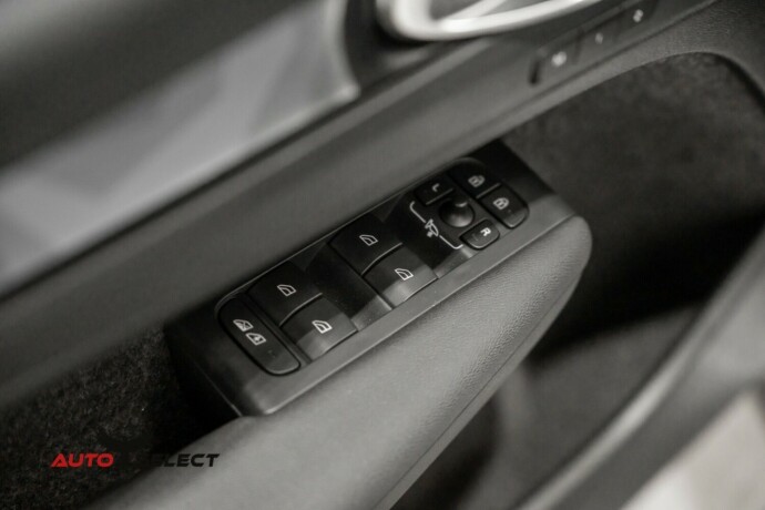 volvo-xc-40-elektrisitet-2024-big-24
