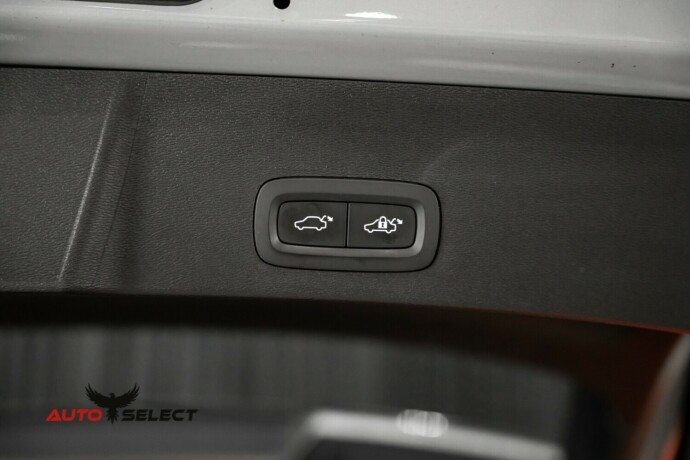 volvo-xc-40-elektrisitet-2024-big-12