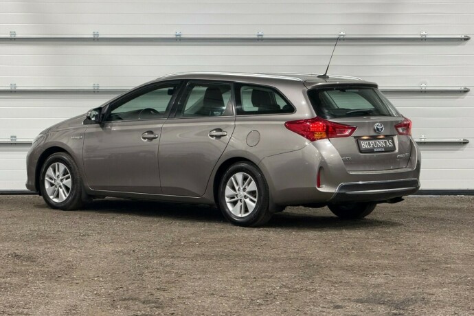 toyota-auris-bensin-2014-big-3