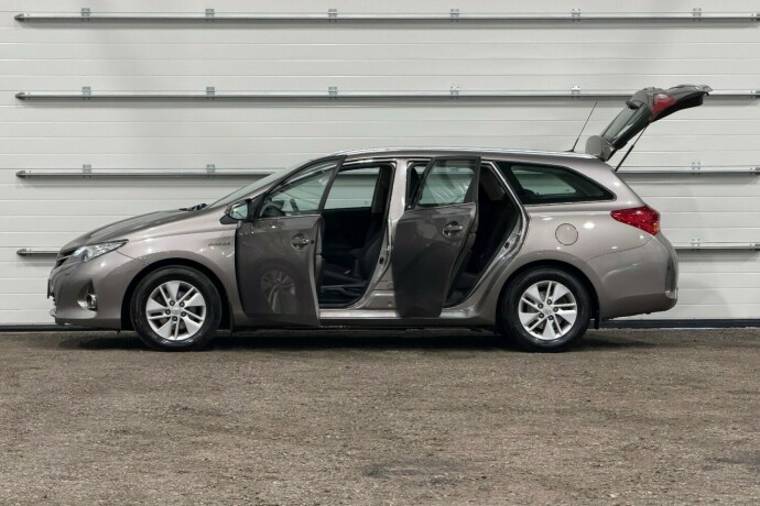 toyota-auris-bensin-2014-big-5