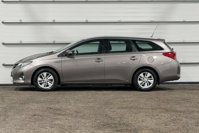 toyota-auris-bensin-2014-big-4