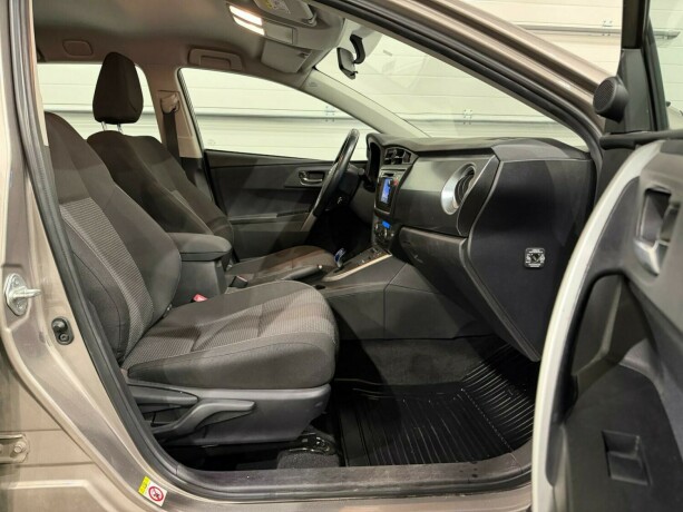 toyota-auris-bensin-2014-big-8