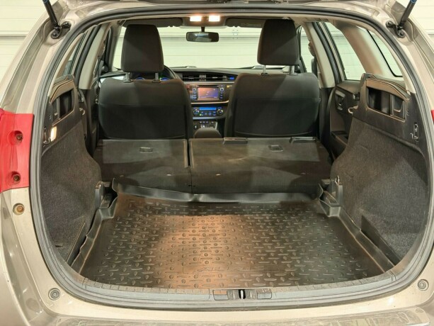 toyota-auris-bensin-2014-big-12
