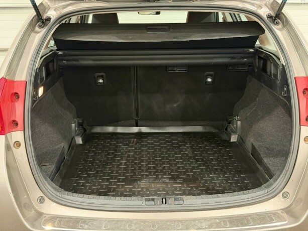 toyota-auris-bensin-2014-big-11