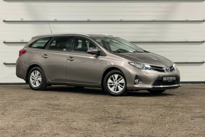 toyota-auris-bensin-2014-big-0