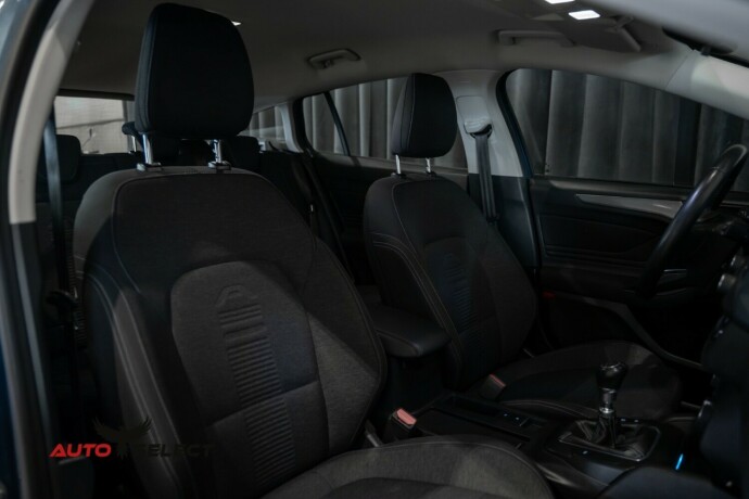 ford-focus-bensin-2020-big-18