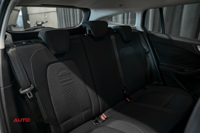 ford-focus-bensin-2020-big-13