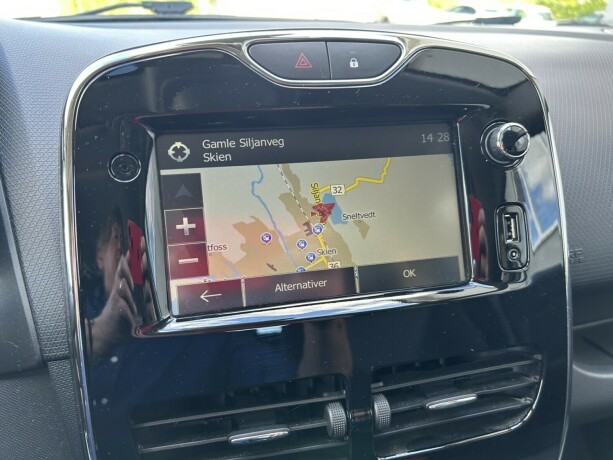 renault-clio-bensin-2015-big-26