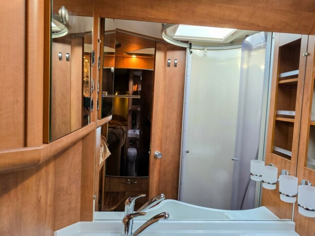 carthago-chic-c-line-t-diesel-2011-big-81