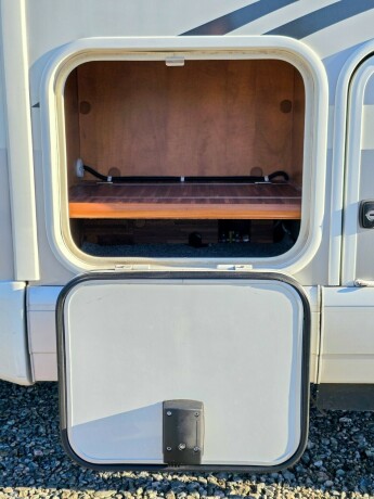 carthago-chic-c-line-t-diesel-2011-big-15