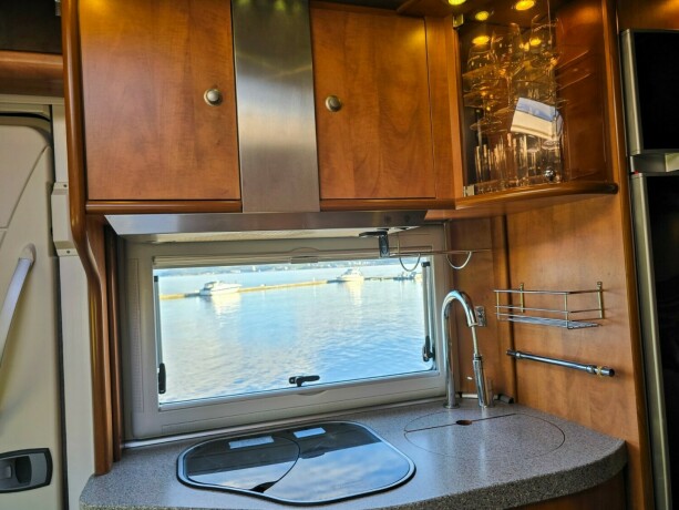 carthago-chic-c-line-t-diesel-2011-big-57