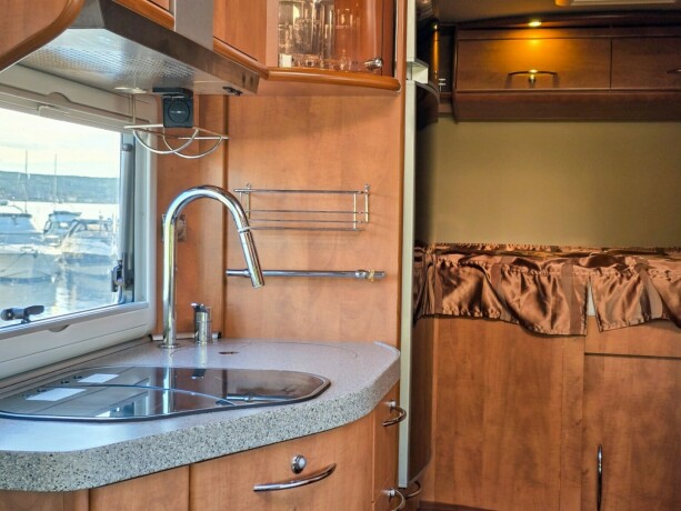carthago-chic-c-line-t-diesel-2011-big-54