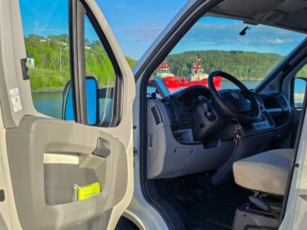 carthago-chic-c-line-t-diesel-2011-big-7