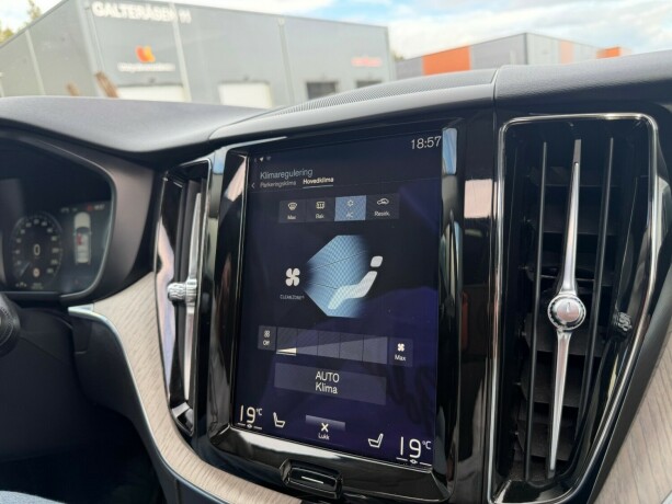 volvo-xc-60-elektrisitetbensin-2018-big-26