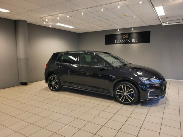 volkswagen-golf-plug-in-petrol-2019-big-2
