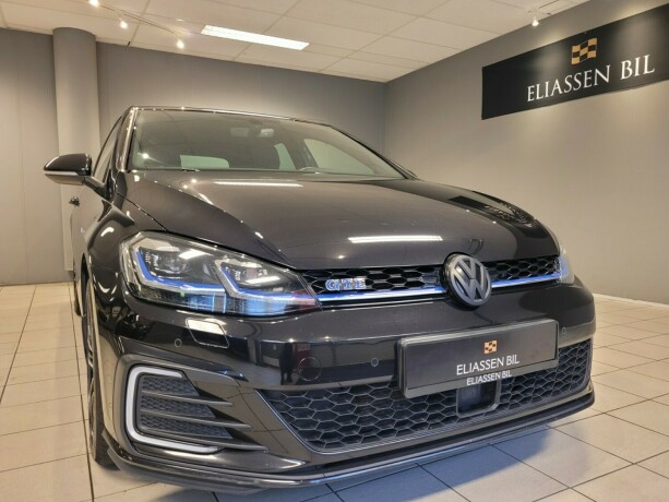 volkswagen-golf-plug-in-petrol-2019-big-9