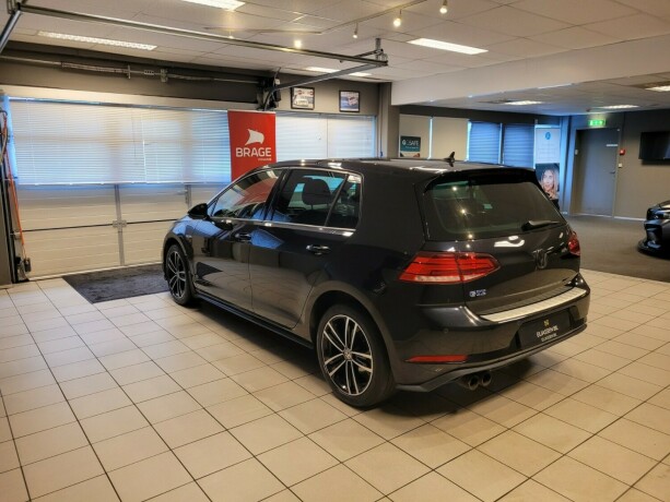volkswagen-golf-plug-in-petrol-2019-big-6