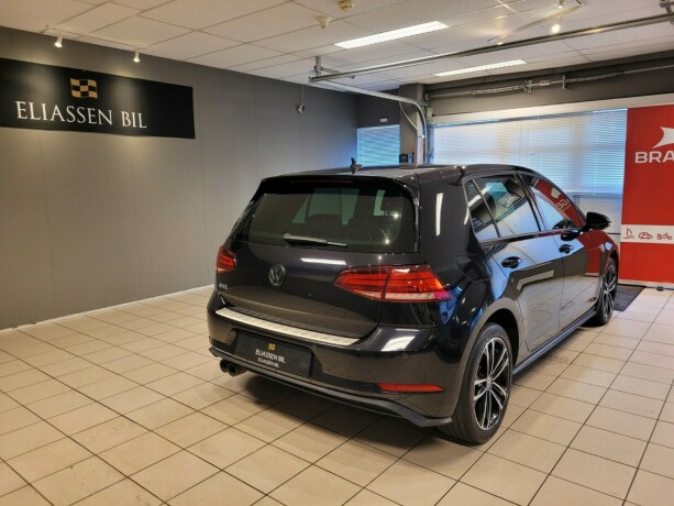 volkswagen-golf-plug-in-petrol-2019-big-5