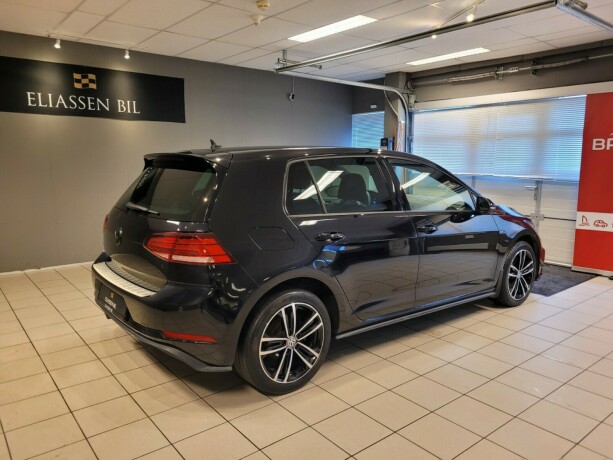 volkswagen-golf-plug-in-petrol-2019-big-4