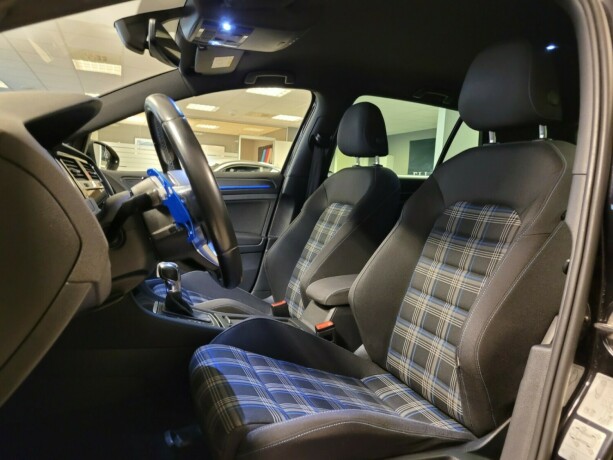 volkswagen-golf-plug-in-petrol-2019-big-20