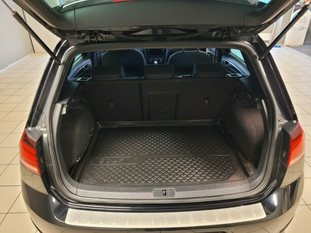 volkswagen-golf-plug-in-petrol-2019-big-18